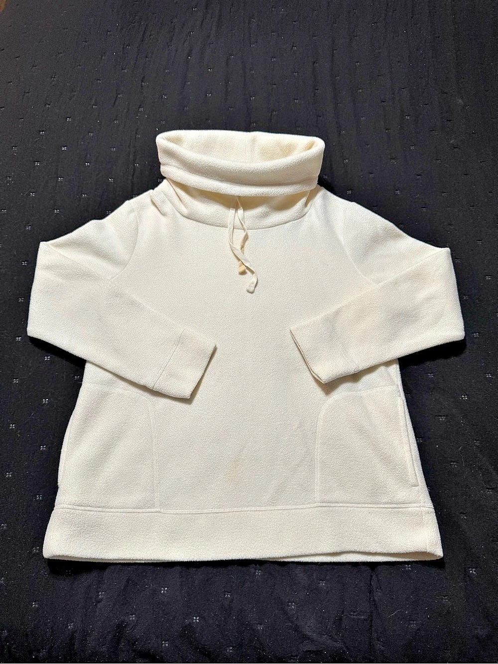 Old Navy Cream Microfleece Funnel-Neck Pullover Size Medium